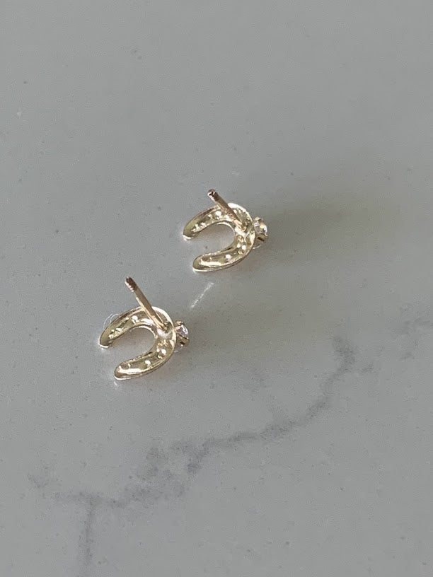 Tiny Horse Shoe Stud Earrings in 14K Gold | Horse Shoe Minimalist Earrings |Tiny Screw Stud Earrings |  Horseshoe Good Luck Charms Earrings | Dainty Earrings | Women Earrings | Kid Earrings
