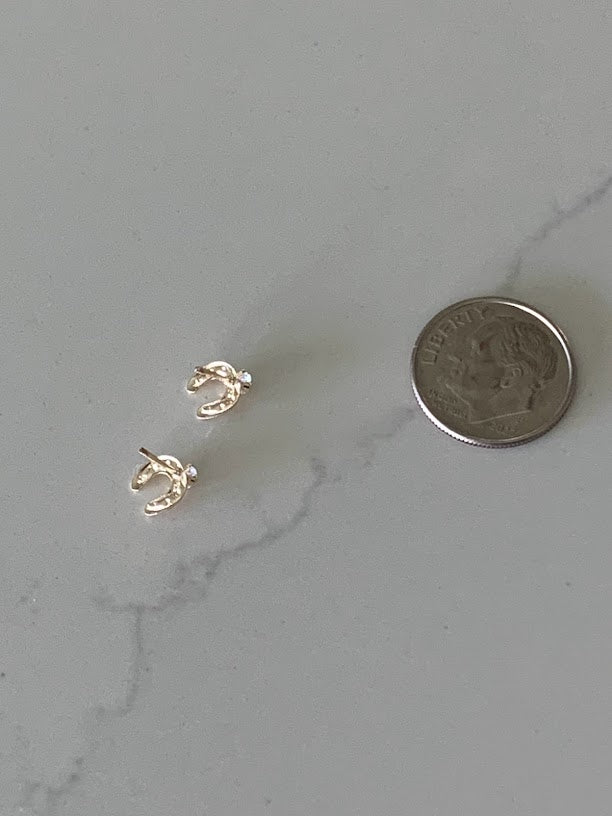 Tiny Horse Shoe Stud Earrings in 14K Gold | Horse Shoe Minimalist Earrings |Tiny Screw Stud Earrings |  Horseshoe Good Luck Charms Earrings | Dainty Earrings | Women Earrings | Kid Earrings