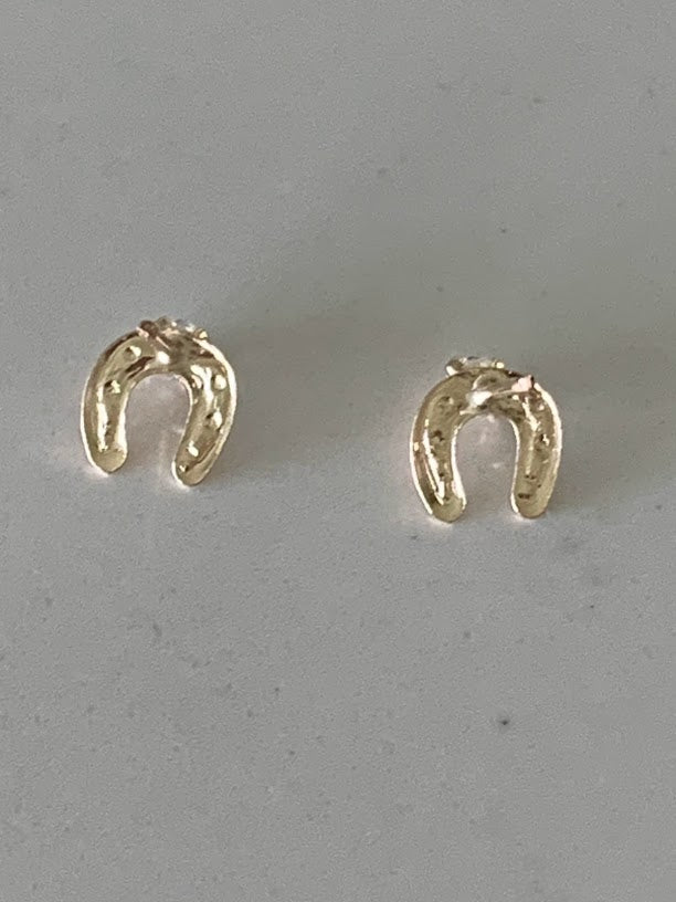 Tiny Horse Shoe Stud Earrings in 14K Gold | Horse Shoe Minimalist Earrings |Tiny Screw Stud Earrings |  Horseshoe Good Luck Charms Earrings | Dainty Earrings | Women Earrings | Kid Earrings