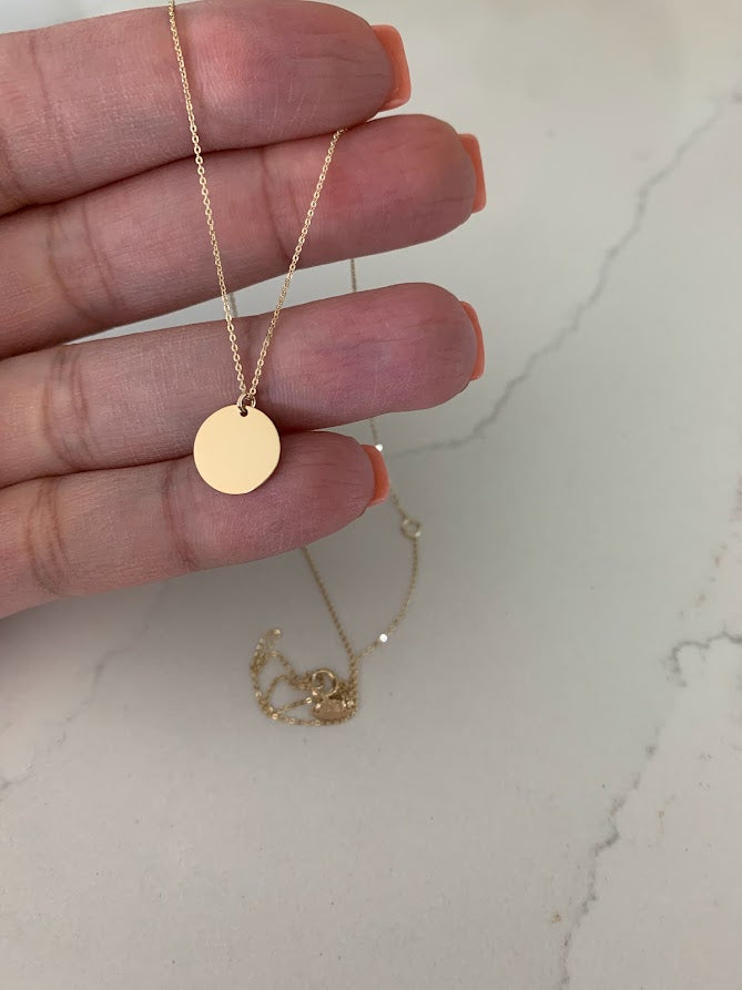 14K Gold Dainty Disc Pendant Necklace - Engravable