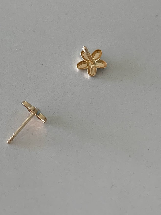 14k Gold Daisy Studs, Enamel Daisy Flower Stud Earrings in 14K Gold, Daisy Flower Earrings, Tiny Flower Earrings, Light Blue Flower Earrings
