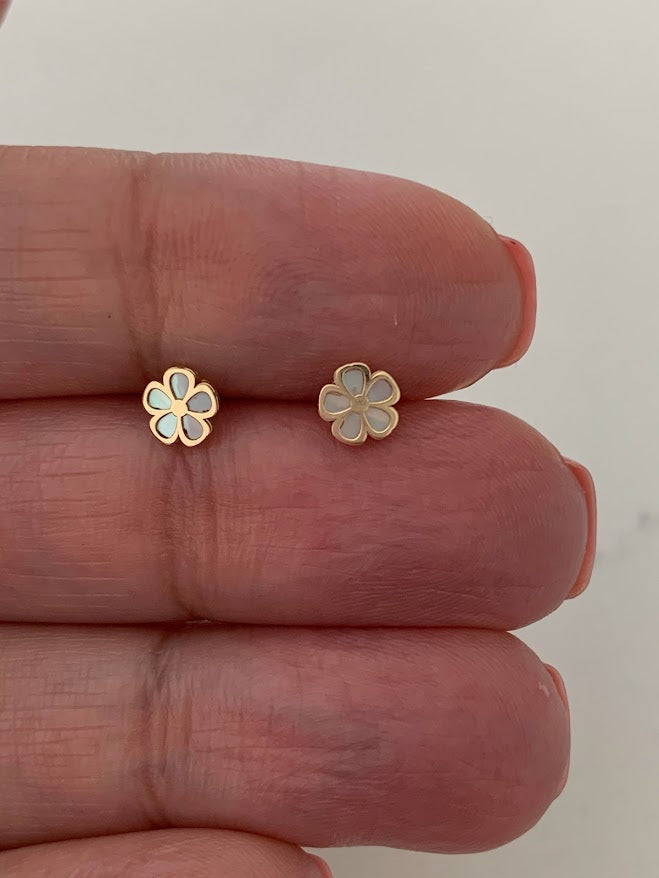 14K Yellow Gold Mother of Pearl Flower Stud Earrings,Flower Earrings, Mother of Pearl Studs, Studs, 6MM Shiny Flower Studs