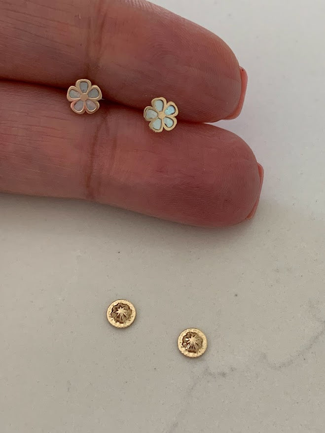 14K Yellow Gold Mother of Pearl Flower Stud Earrings,Flower Earrings, Mother of Pearl Studs, Studs, 6MM Shiny Flower Studs
