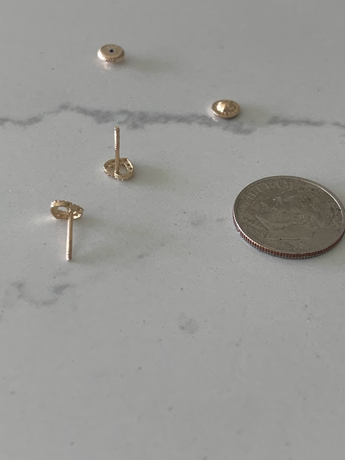 Heart Stud Earrings in 14K Gold