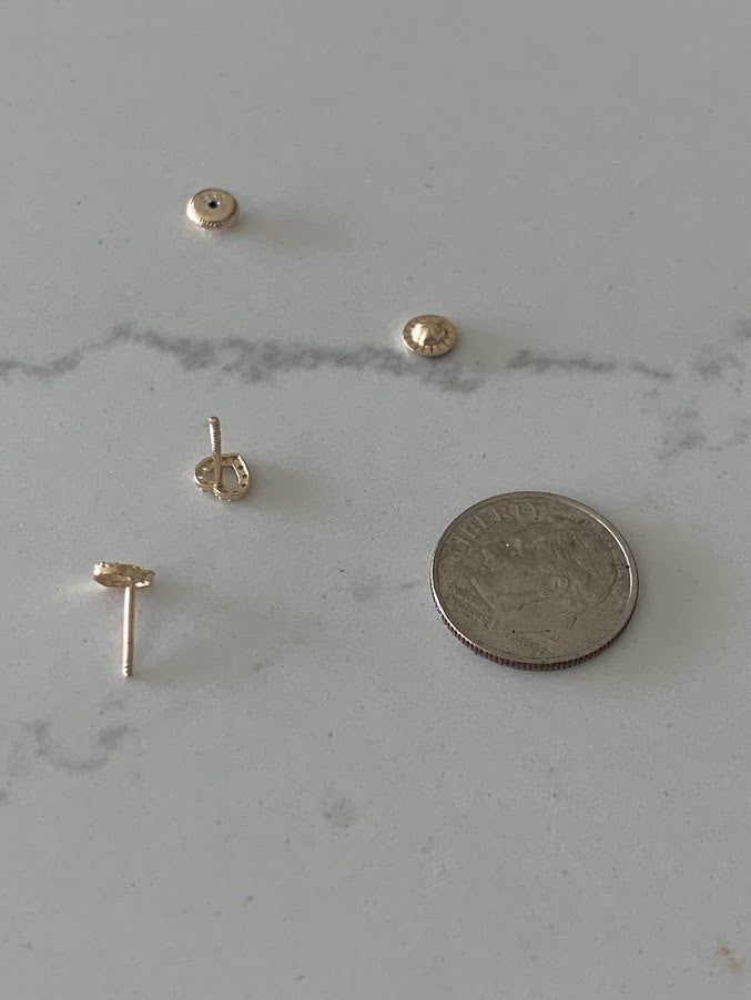 Heart Stud Earrings in 14K Gold