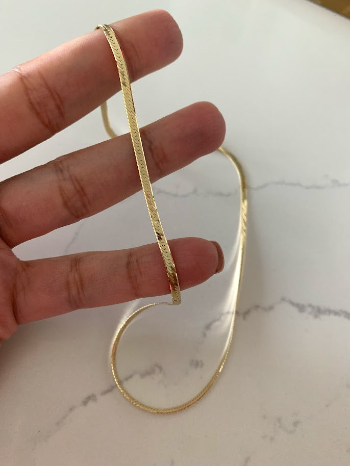 Thin Gold and Glossy Herringbone Necklace in Gold Vermeil