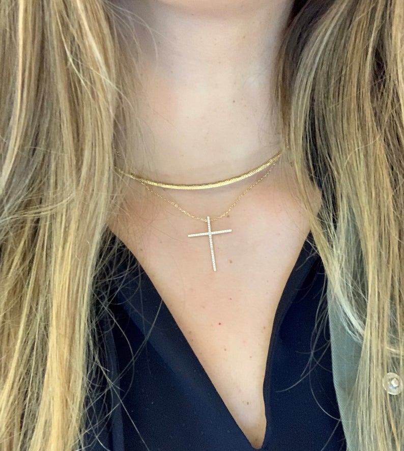 Elegant Cross necklace in Sterling Silver
