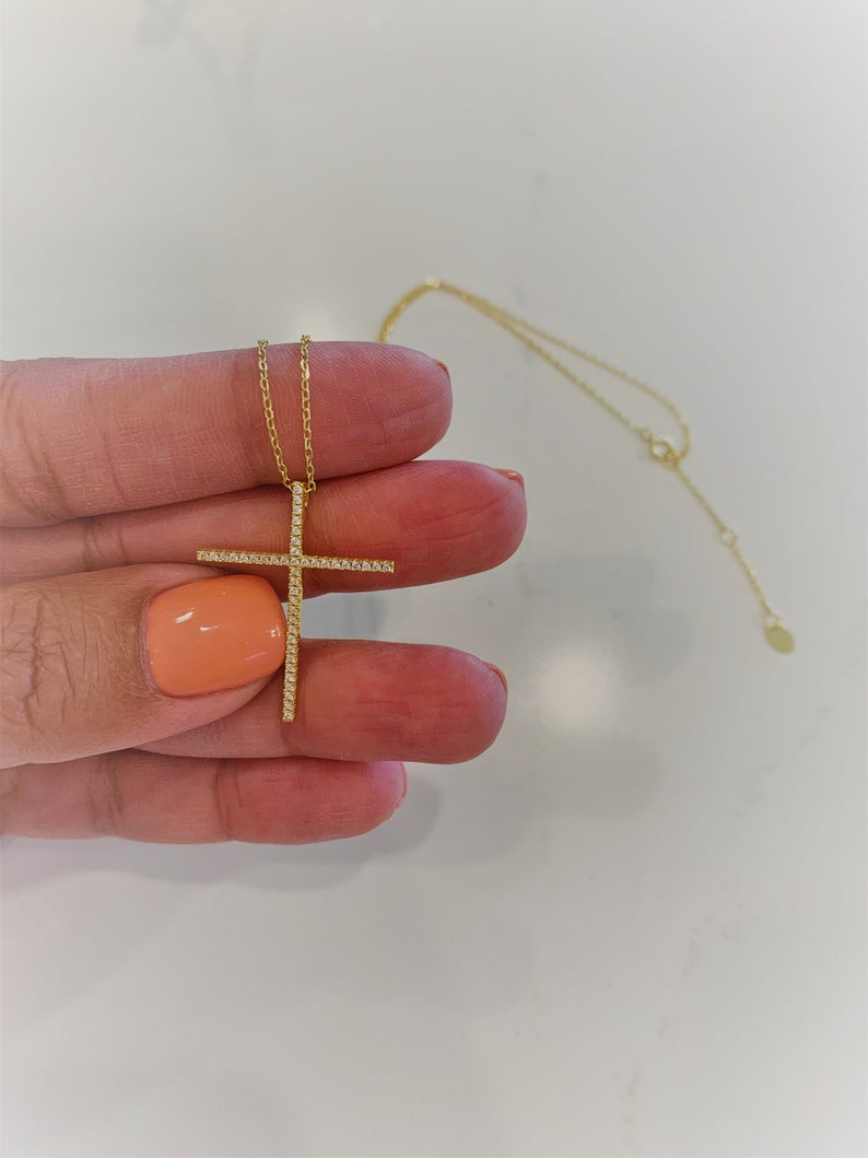 Elegant Cross necklace in Sterling Silver