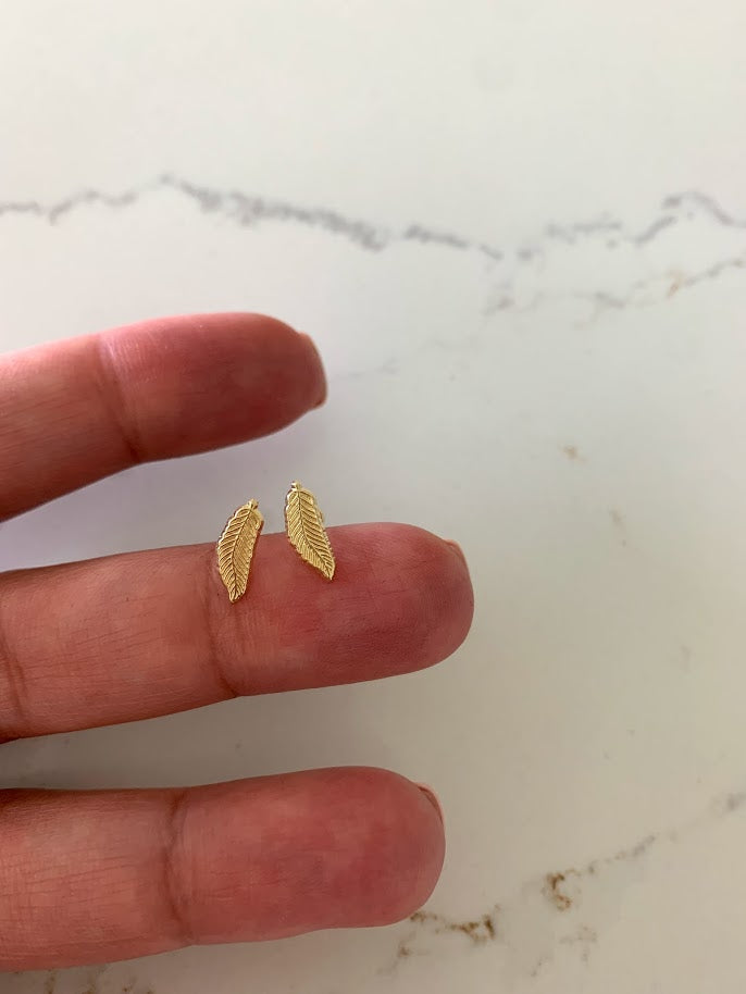 14K Gold Leaf Earrings, Dainty Leaf Earrings, Leaf Earrings, Leaf Stud Earrings, Women Earrings, Solid Gold Leaf Studs, Yellow Gold Earrings