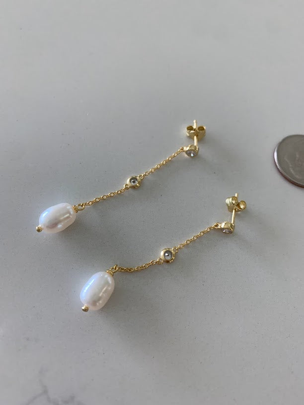 Long Pearl Bridal Earrings, Bridesmaid Gift, Pear Shaped Dangle Cream Pearl Earrings, Bridesmaids Earrings, Long Pearl Drop Earrings