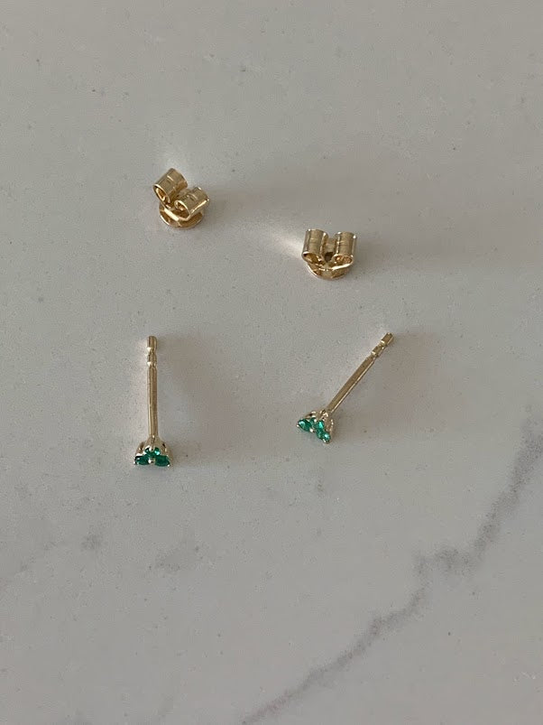 14K Gold Tiny Emeralds Stud Earrings, Dainty and Minimalist Earrings, Emeralds Gold Studs, Dainty Earrings, 14K Gold Earrings, Lotus Earrings