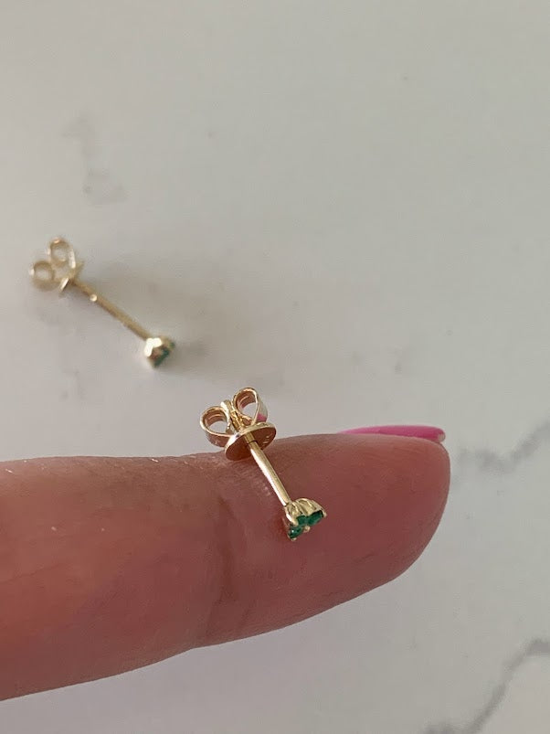 14K Gold Tiny Emeralds Stud Earrings, Dainty and Minimalist Earrings, Emeralds Gold Studs, Dainty Earrings, 14K Gold Earrings, Lotus Earrings
