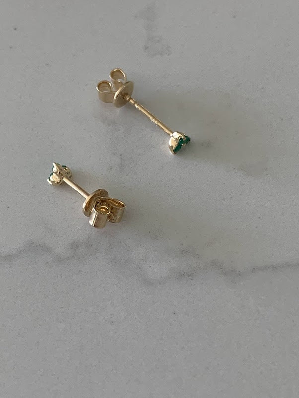 14K Gold Tiny Emeralds Stud Earrings, Dainty and Minimalist Earrings, Emeralds Gold Studs, Dainty Earrings, 14K Gold Earrings, Lotus Earrings