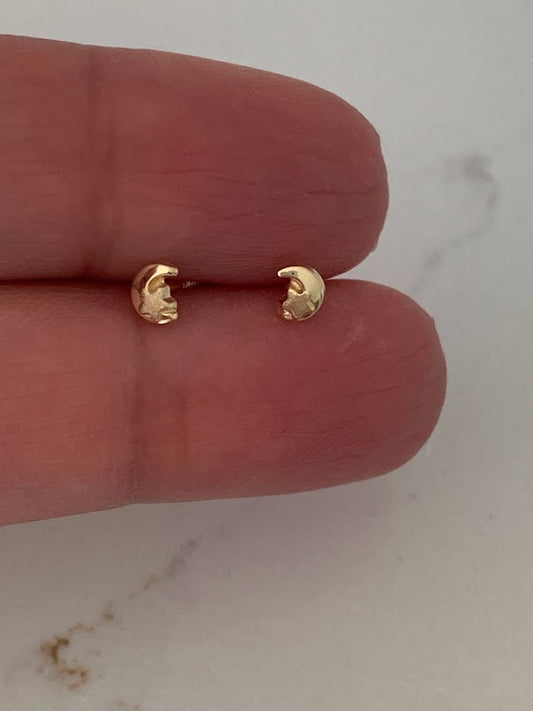 14K Gold 4MM Moon with Star Studs Earrings, Moon Earrings, Gold Studs, Celestial Earrings, 14K Gold Earrings