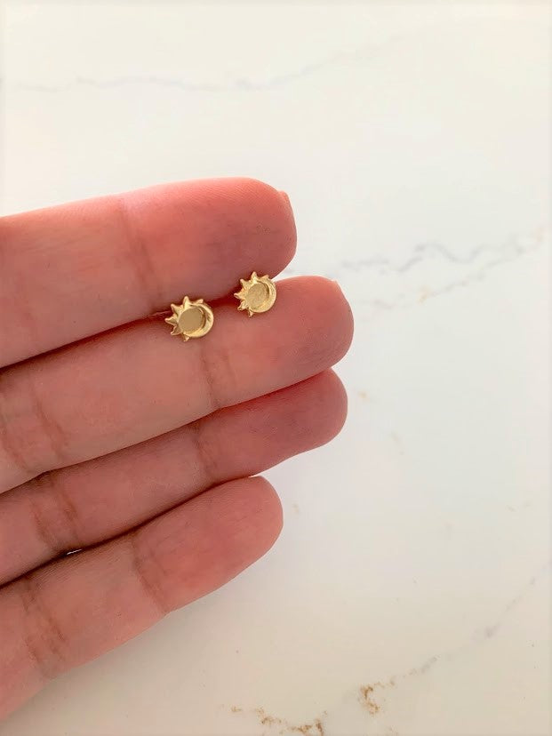 14K Gold Tiny Eclipse Stud Earrings, Sun & Moon Earrings, Sun Star Gold Studs, Celestial Earrings, 14K Gold Earrings, Dainty Eclipse Studs