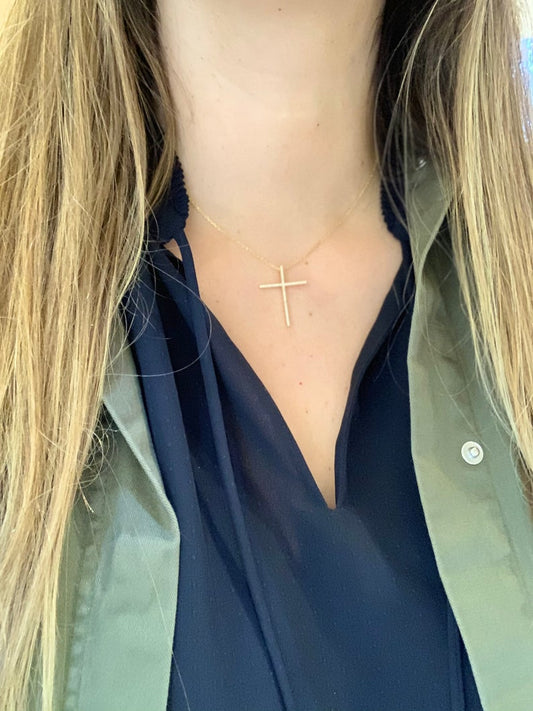 Elegant Cross necklace in Sterling Silver