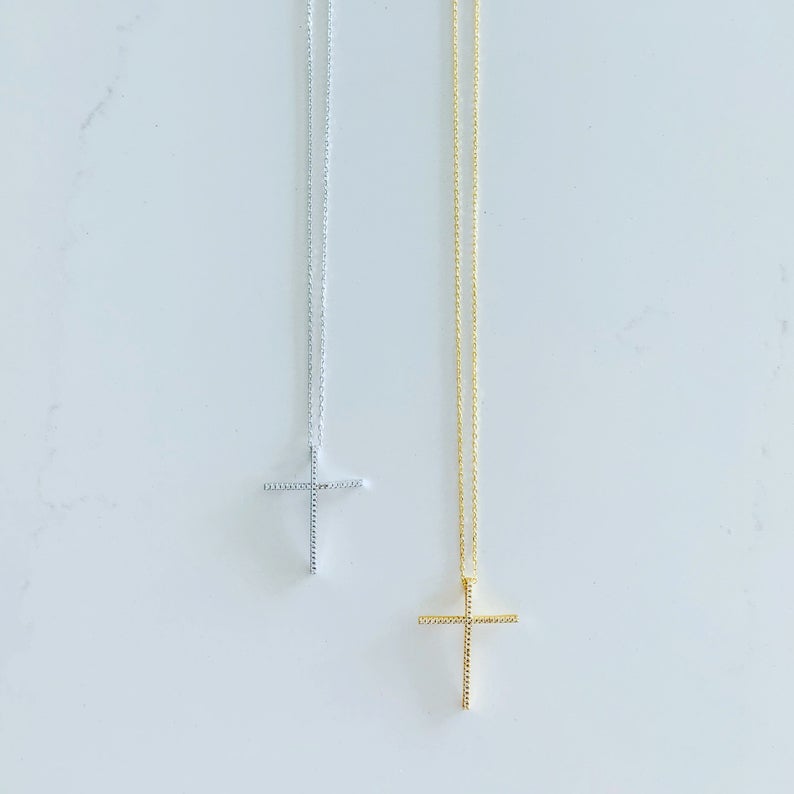 Elegant Cross necklace in Sterling Silver