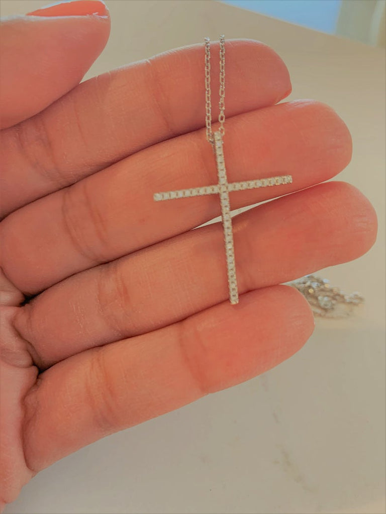 Elegant Cross necklace in Sterling Silver